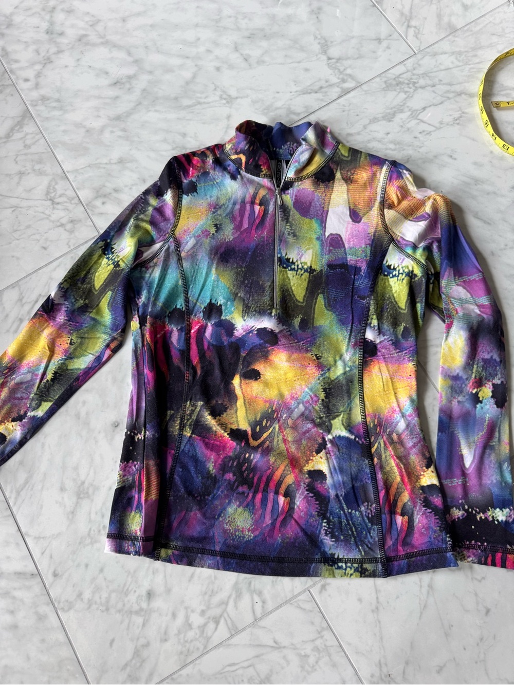 SNO SKINS Multicolor Abstract Zip-Front Active Top large